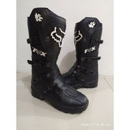 Cross shoes, trail shoes, racing shoes, adventure shoes