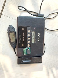 SONY WM-FX808全正常可以用(已經換全新皮帶)原裝日本製造,有FM/AM收音機功能磁帶播放機。包括正常線控及無盖電池盒,免費加送排插轉3.5耳機轉換插頭。