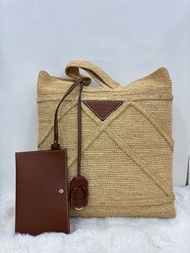 👜Prada Raffie Tote Bag with a brown inner bag 普拉達 草編托特包 天然色純手工編織拉菲草材質，棕色牛皮內袋