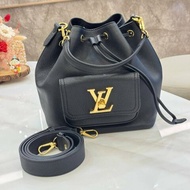 *SHIHNA名牌精品* LV M57687 LOCKME BUCKET BAG 黑色水桶包