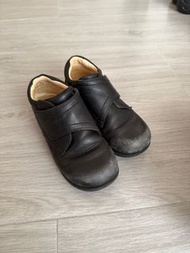 Dr.kong  學生男童小朋友幼稚園小學黑皮鞋 28碼、著左半年