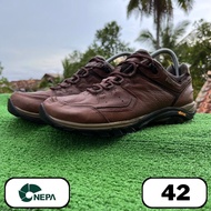 Nepa Brown Leather Vibram 42 mountain shoes