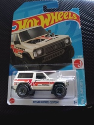 Hot wheels NISSAN PATROL CUSTOM white