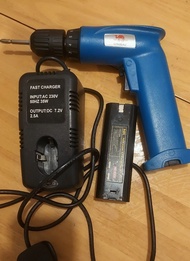 7.2V 無繩電鑽連充電器及工具箱