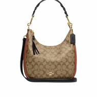 Coach 女士 Jules Hobo 單肩包均碼碼尺寸參考模特圖