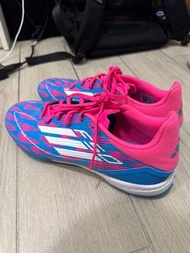Adidas 足球鞋