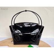 B Home 70489 Patent Leather Arco48 Handbag Bright Patent Leather Body Exudes High-End Exquisite Temp