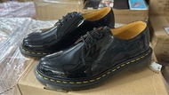 Dr Martens 經典返學鞋