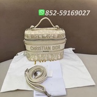 99新✨全港最平 ‼支持面交陪驗 ‼🌈DIOR Travel Vanity Bag S5529VTQR-M01E Beige/ Gold 米色 金色💖可斜孭 可單肩👏現貨 #包包 #手袋 #hand 