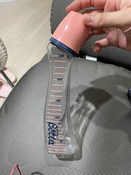 betta 日本手工防脹氣奶瓶 240 ml （有使用過痕跡所以便宜賣） 奶嘴部分是個人衛生用品，須自行更換，介意者勿下單喔。