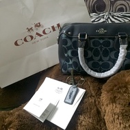 AUTHENTIC COACH HANDBAG