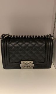 Boy Chanel 銀扣黑銀牛魚子醬荔枝皮小號