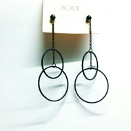 Earrings with 2 interlocking circles