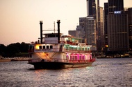 Pelayaran Makan Malam Sydney Harbour Showboat