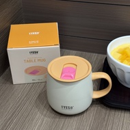 TYESO แก้วกาแฟสแตนเลส 304 แบบใหม่พร้อมซับในเซรามิก แก้วกาแฟตั้งโต๊ะ แก้วสำนักงาน พร้อมหูจับ ฝาปิด แก