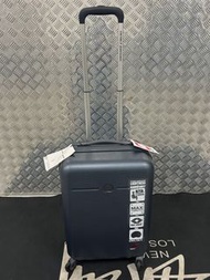 美瑕疵系列：Delsey 20 吋行李箱 （左側有微屈痕）Delsey 20 inch luggage （little deformed on left side）55 x 35 x 24cm