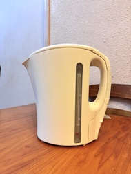 白色電熱水壺 1.5L 煲水壺