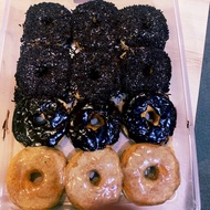 Fresh Donuts Without Penwet (homemade Donuts) contains 12 pieces