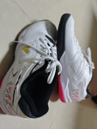 victor男士白色羽毛球鞋