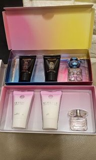 VERSACE BRIGHT CRYSTAL迷你香水護膚套裝及MOSCHINO TOY 2 PEARL迷你香水護膚套裝各一套，2套共售＄250