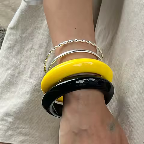 Ingemark 2 Styles Y2K Boho Glossy Resin Plastic Thick Wide Bracelets for Women Trend Vintage Arm Ban