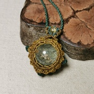 抹茶綠幽靈水晶球-蠟線編織/鉤織/圖騰包框設計/項鍊可調整長度