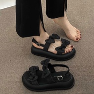 AOKANG รองเท้าแตะผูกโบว์สำหรับผู้หญิงรองเท้าส้นหนาเพิ่มรองเท้าผู้หญิงโรมันตีนตุ๊กแกลำลอง