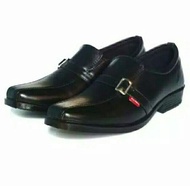 SEPATU PANTOFEL PRIA KICKERS