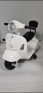 Vespa 兒童電動車 綿羊仔 白色