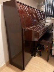 Yamaha Upright Piano with original stool.  Yamaha 原廠直立式鋼琴,配有原裝凳子