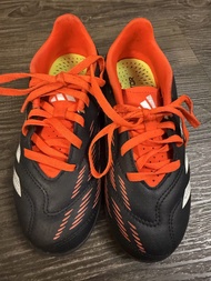 Adidas Predator 足球鞋