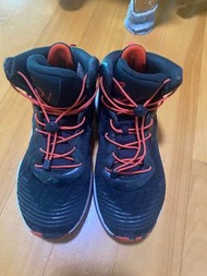 Strike Young 黑色高筒籃球鞋