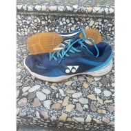 Used badminton shoes 65z3 size44. The original glue is still good for plowing, 2nd hand