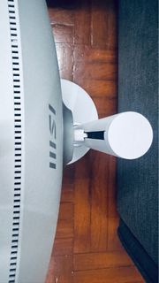 MSI 曲面顯示器（需自行預備火牛）