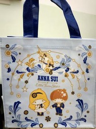 ANNA SUI x 聯名 雙子星little twin stars的防水材質小托特包，尺寸為26 x 26公分