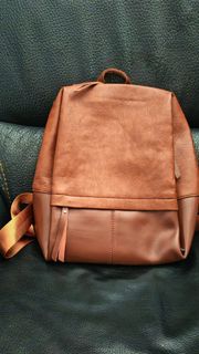 仿皮背囊