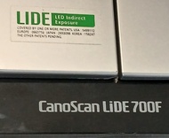 代朋友出售 Canon CanoScan LiDE 700F 二手掃描器一部＜ 淨係佳能 Canon Lide D700F 掃描器無其他嘢，至於呢個掃描器係用返舊款式 USB  插頭線見刋登圖片同埋跟