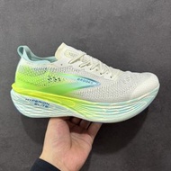 Brooks Hyperion Elite 跑鞋