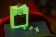 全新 香港 7-11 Disney Miniature Journal 迪士尼 皮克斯 第一代 盲盒 盲抽 故事書 圖書 吊飾 限量版 夜光 玩具總動員 三眼怪