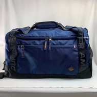 AT美國旅行者COREY 旅行袋 設計亮眼有型，使用輕量材質，相當適合日常使用0Z0*11001藍莓色$2280