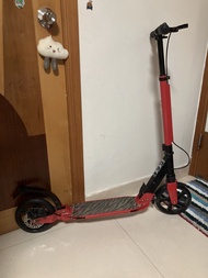 紅色成人滑板車