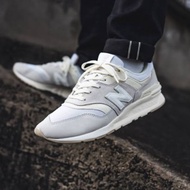 Sneakers Pria New Balance Classic 997H Beige White CM997HCB