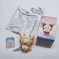 DISNEY 迪士尼瞇瞇眼睡衣 squinting sleepwear 毛絨掛件盲盒（TIGGER 跳跳虎）TOPTOY
