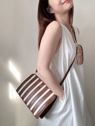 中古正品 Valentino Garavani 棕色牛革 斜背包 手拿包 腋下包