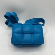 BV 葆蝶家 CASSETTE 6格 蓝色迷你枕頭包