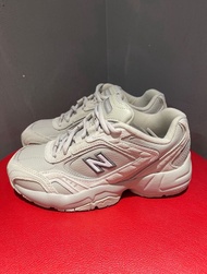 New Balance NB 452 女裝米色