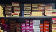 CUCI GUDANG SEPATU / CUCI GUDANG SEPATU SEKOLAH / CUCI GUDANG SEPATU KONDISI BARU DISERTAI DUS BOX