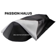 MODENAS PASSSION SEAT COVER A / PASSION 125 SEAT COVER KAIN SARUNG TEMPAT DUDUK DOUBLE SEAT ASSY