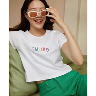 Holiday Baby Tee เสื้อยืดทรง Baby Tee ปักโลโก้แบรนด์