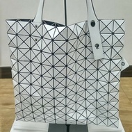 全新 未拆 ISSEY MIYAKE 三宅一生 BAOBAO 10x10光澤感亮面肩背包